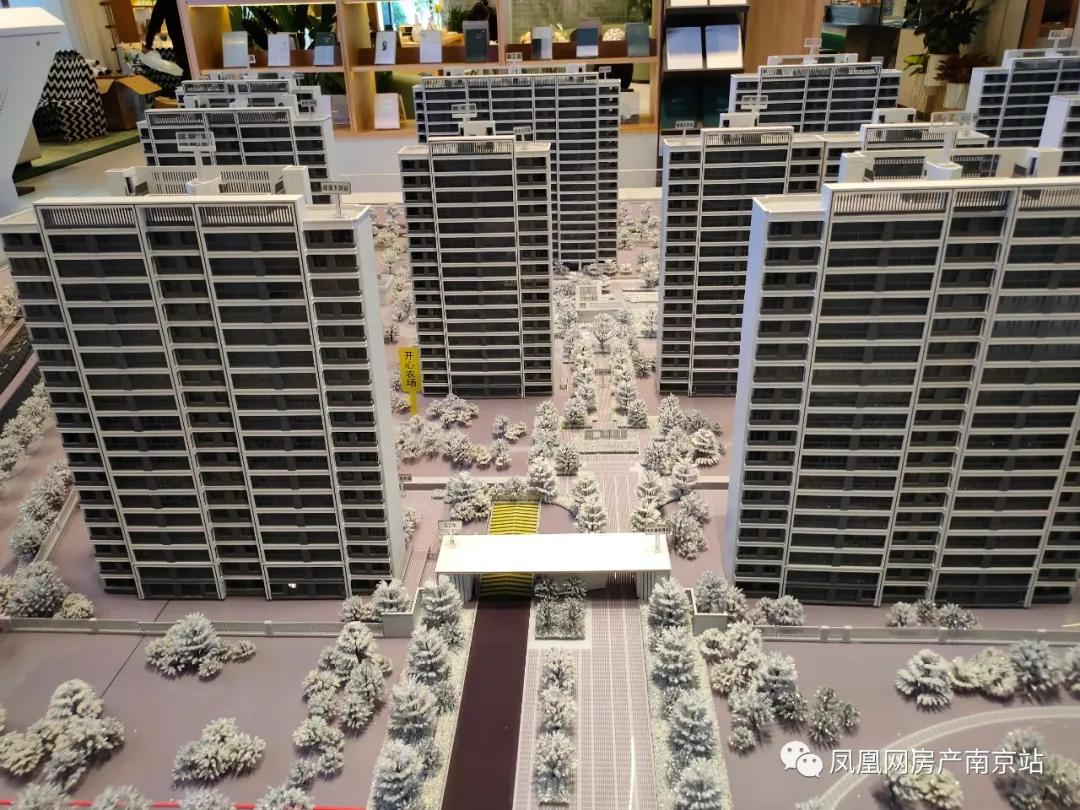 小区的开心农场,小区住户在院内玩开心农场