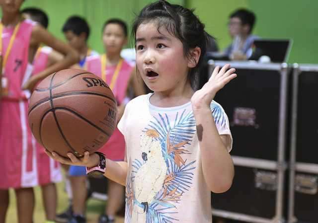 濮氭槑浠栧コ鍎跨幇鍦ㄨ韩楂樻湁澶氬皯,濮氭槑鐨勭幇鍦ㄥコ鍎胯韩楂樺灏戠背