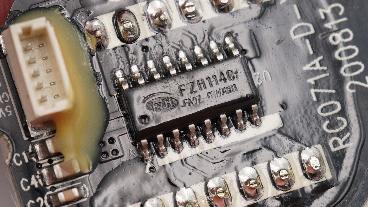 电钻拧三合一螺丝,微型手持小电钻拆解