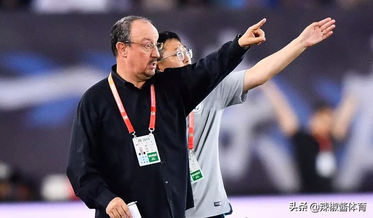 贝尼特斯利物浦战术,贝尼特斯踢什么阵型