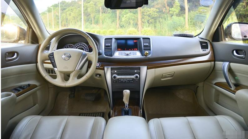 开了12年的车日产天籁,日产天籁大众迈腾实测