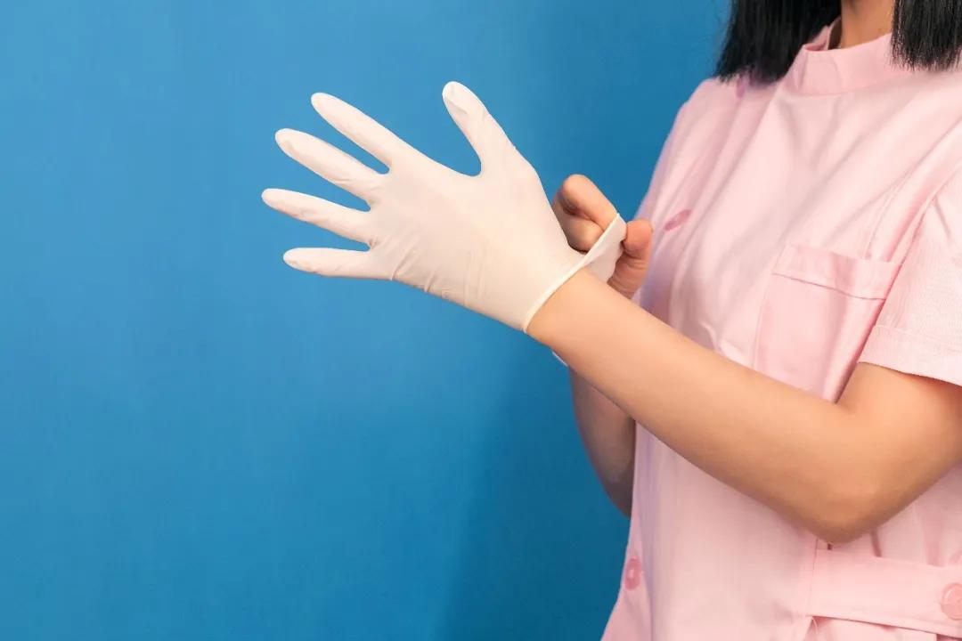 对于即将冒出来的痘痘要怎么抑制,为什么痘痘一定要爆出来才会消除