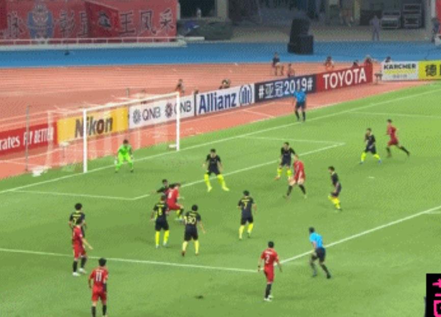 上港新援表现得到球队功勋夸赞,上港大腿亚冠10场造16球