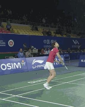 羽毛球引拍挥拍技巧,羽毛球挥拍技巧以及注意事项