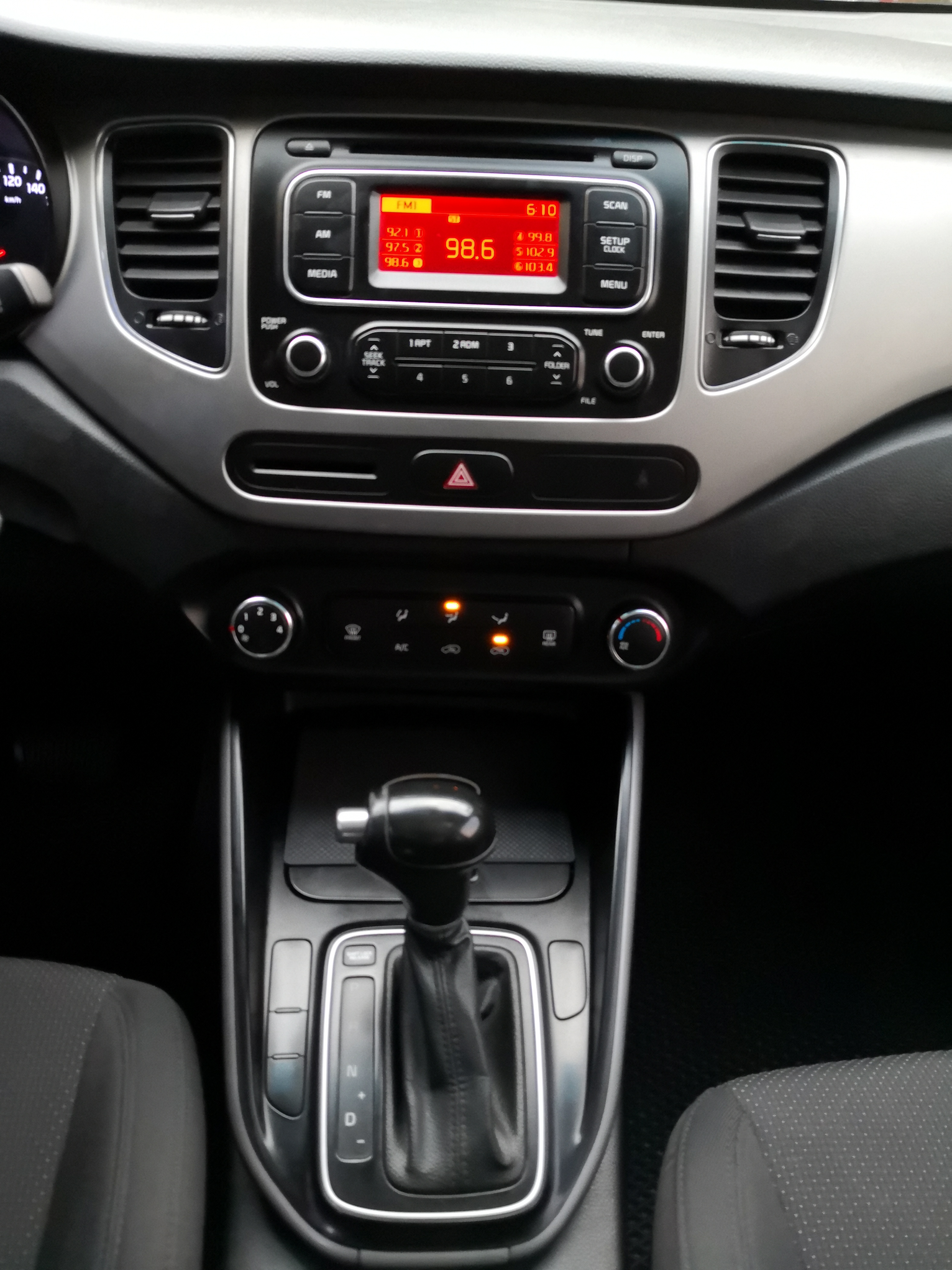 逛二手车市场奥迪,二手起亚佳乐现车新款