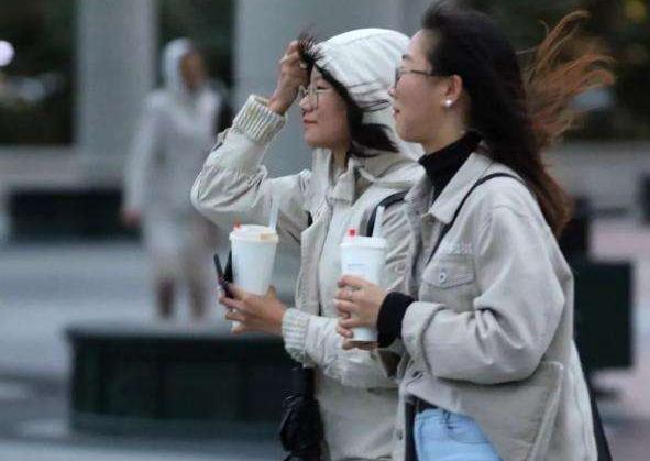 武汉交警发高峰出行提示,武汉出行高峰期