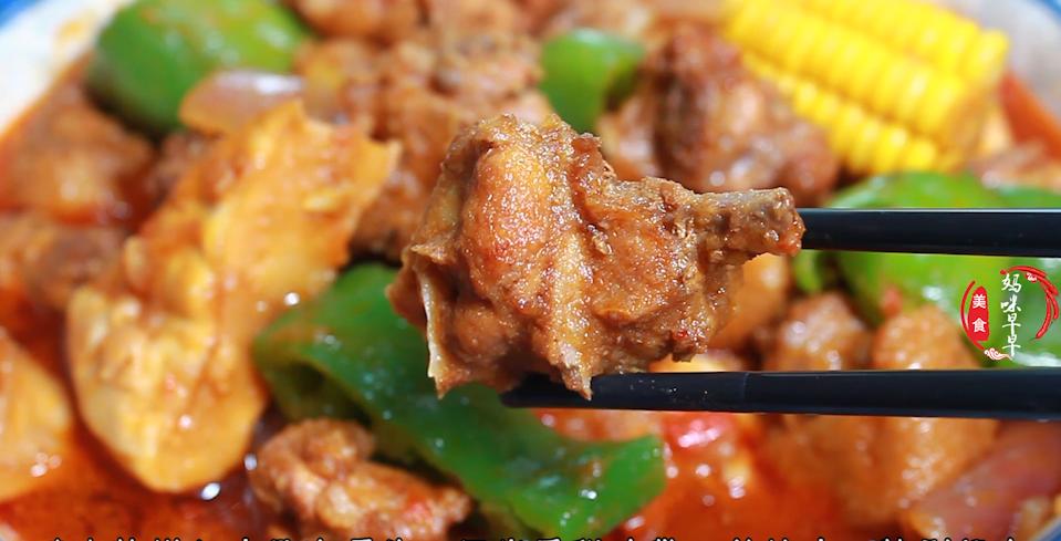 炒鸡肉要拿什么配菜混合才好吃呢,过年宴客鸡肉可以这样炒鲜香入味