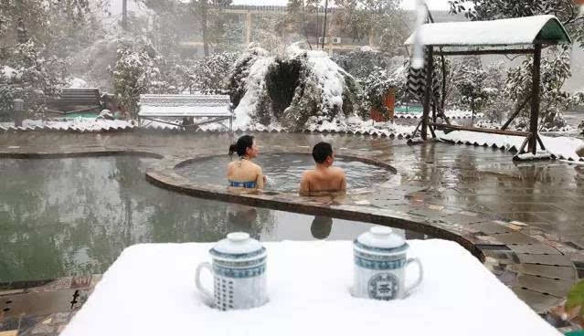 看峨眉山雪泡温泉的地方有哪些,峨眉山泡温泉旅游攻略