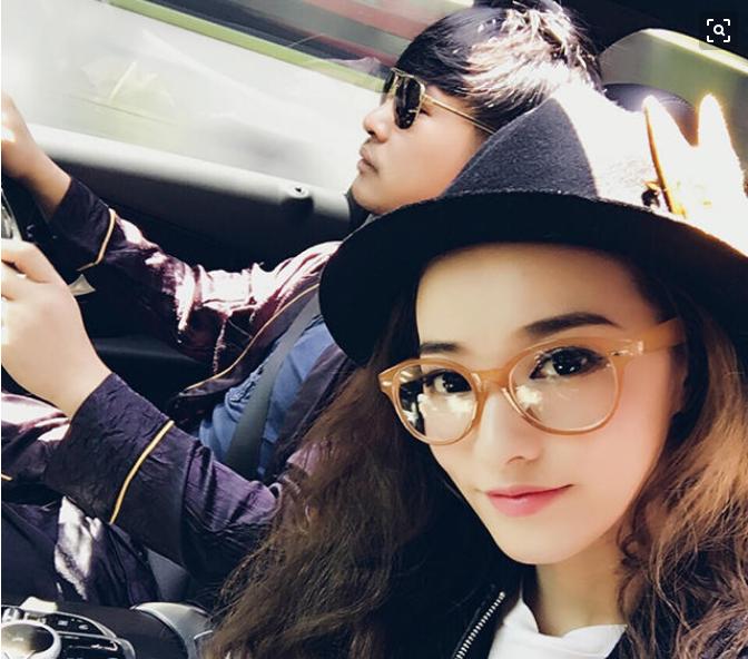 欧弟老婆代购惹争议,难道是事业不顺,退居幕后让老婆养家?