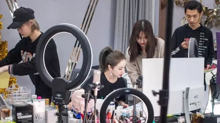 李佳琦vs薇娅,薇娅李佳琦大主播