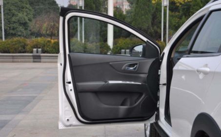 2022款荣放车门生锈厂家处理方案,长城c30车门生锈4s店免费给换吗