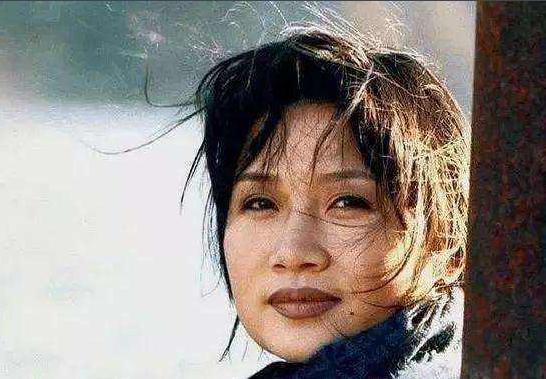 李娜从一鸣惊人到看破红尘,李娜皈依佛门前在中国乐坛的绝唱