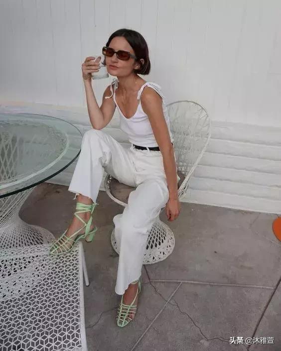 显瘦吊带直筒裤,你穿露肩吊带的样子