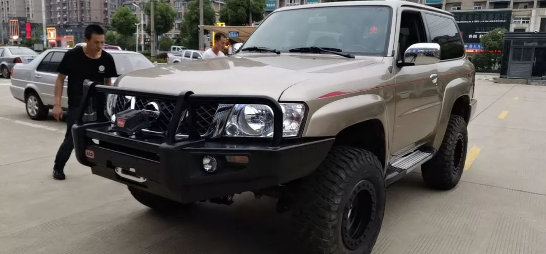 尼桑途乐y61改什么颜色好看,尼桑途乐y61新款改装