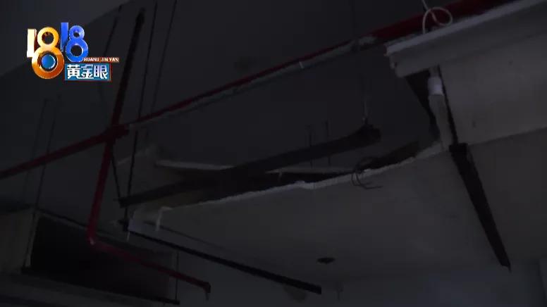 车在小区停车库被砸谁负责,停车场里车被砸怎么赔偿