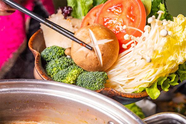 8元/锅!开在W酒店旁边的「泰国皇室料理」,“圣诞锅”涮海鲜