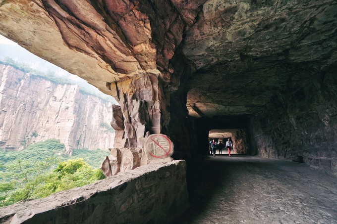 小游万仙山体验郭亮绝壁长廊,万仙山郭亮村景区瀑布介绍