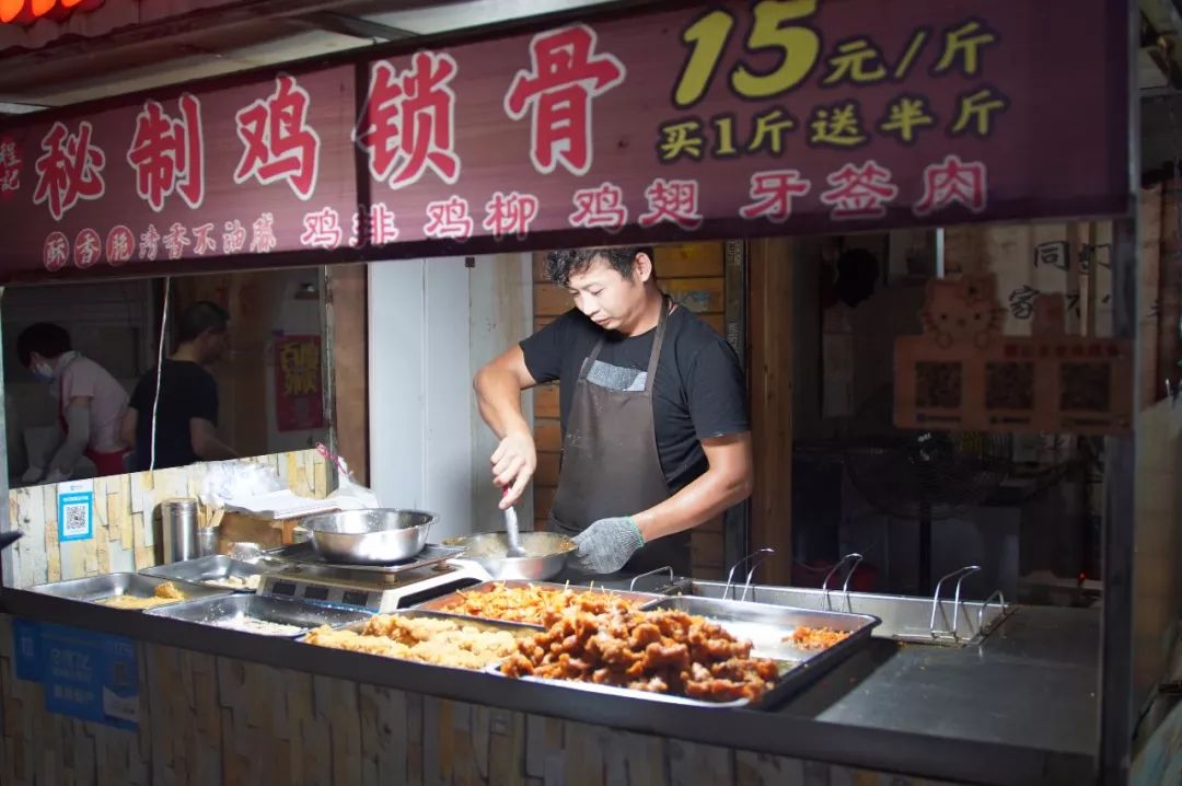 无夜市不夏天！西园里菜场竟然是个“深夜大食堂”？