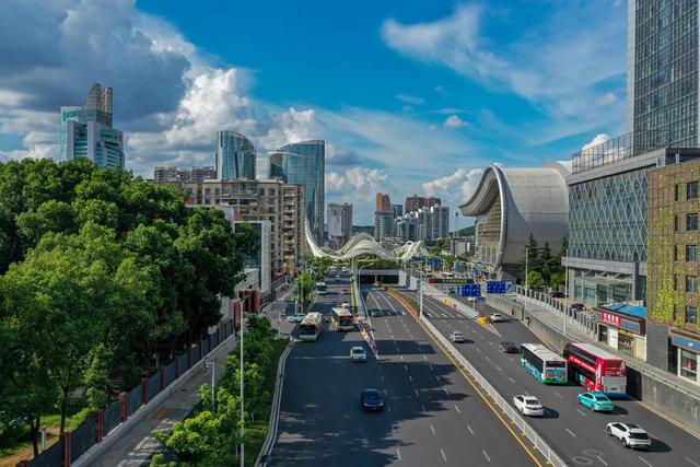 看云卷云舒赏繁星满天,看云卷云舒唯美诗词