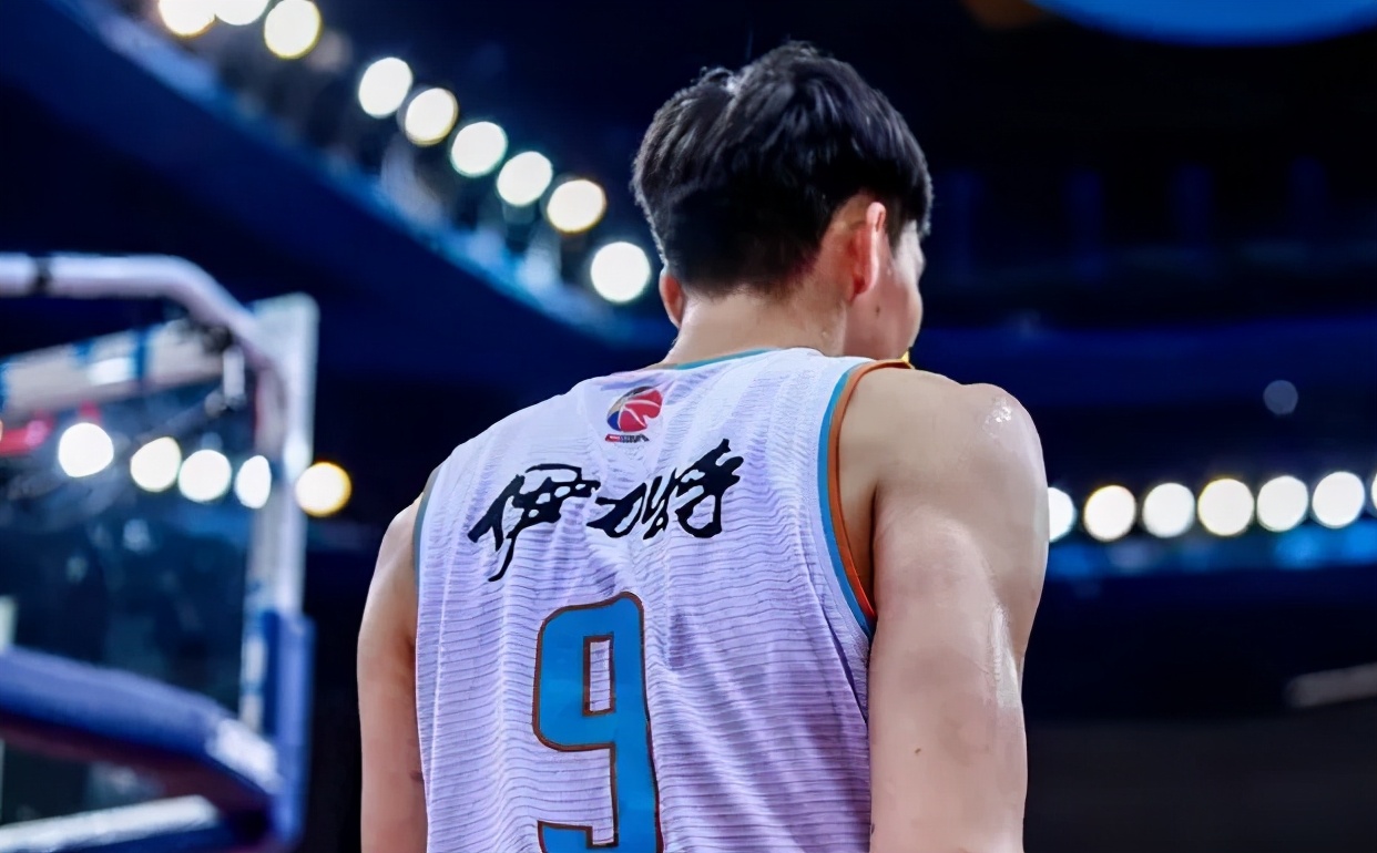 周琦为辽宁拼尽全力,周琦状态引担忧