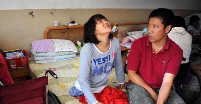 “篮球女孩”云南姑娘，4岁因车祸高位截肢，20年过去她怎么样了