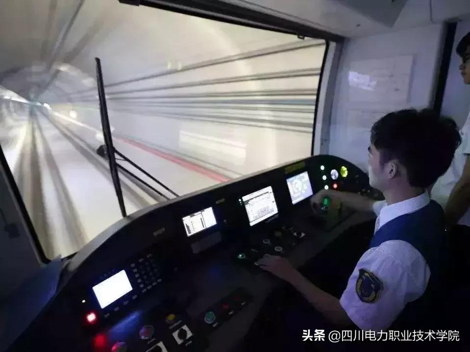 电力什么专业要爬电线杆子,专科电力专业是不是爬电杆