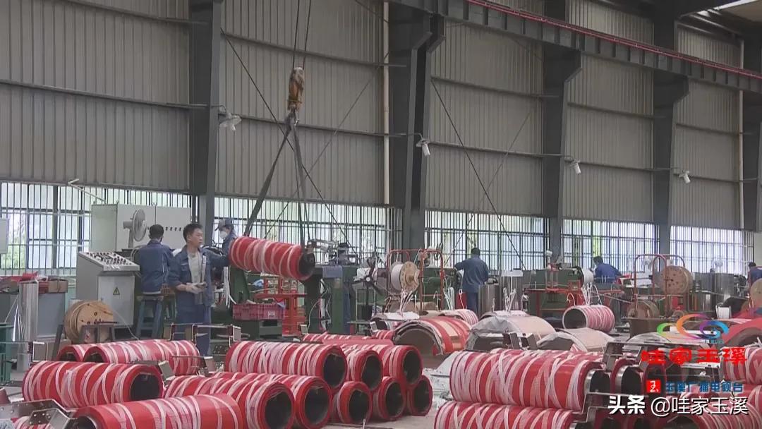 百名劳动者畅谈百年丨余飞：从绕线工到变压器专家