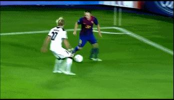 足球中场大师巴塞罗那,近几年退役的中场大师