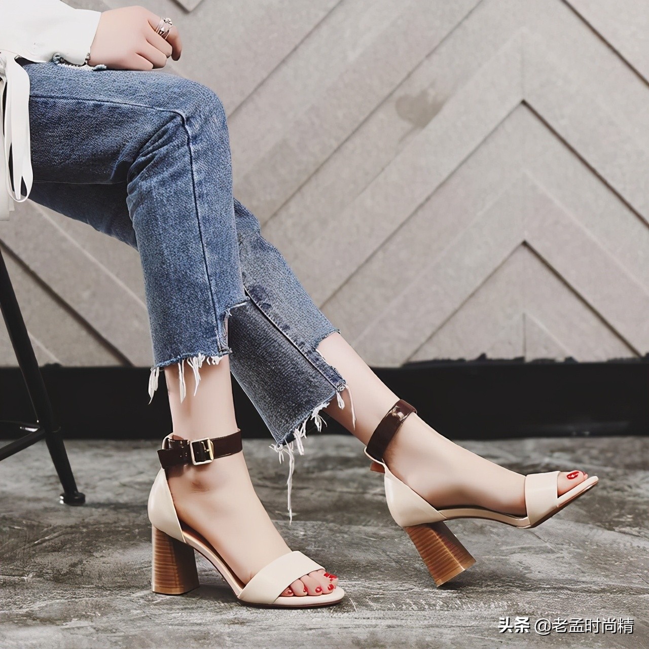 时尚鱼嘴凉鞋怎么搭配都好看,尖头鱼嘴凉鞋今夏最洋气