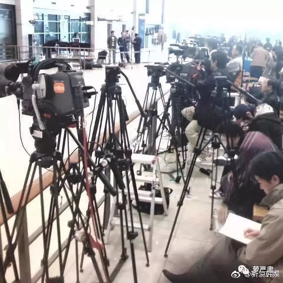 鍙楀鑹轰汉,鍙楀鐨勫コ鑹轰汉