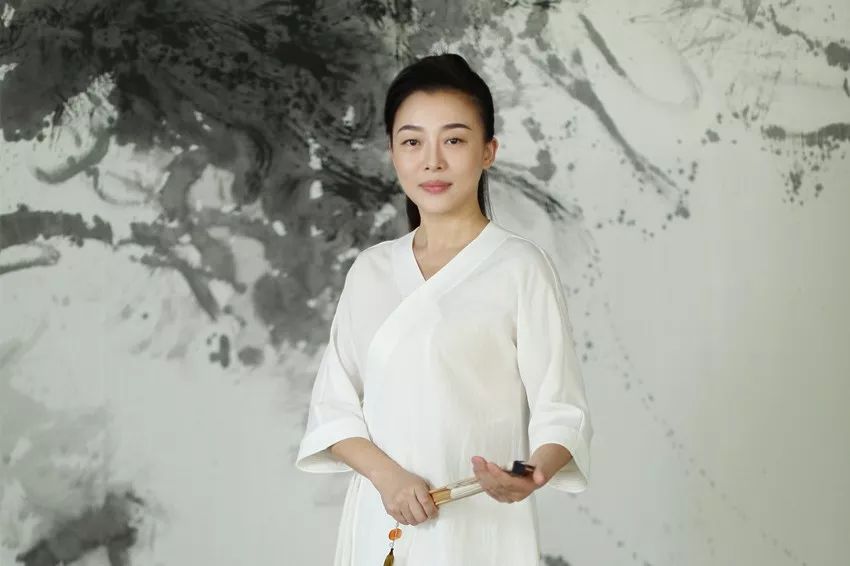 居家战疫健身动作,宅家战疫强身健体