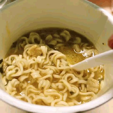 在办公室吃了10桶泡面，我哭了！|办公室泡面测评