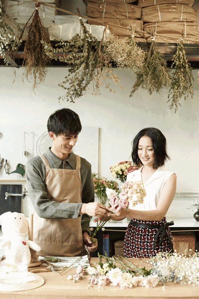 这家破厂房改造的花店，这是北京最美的小花店，明星都来拍照