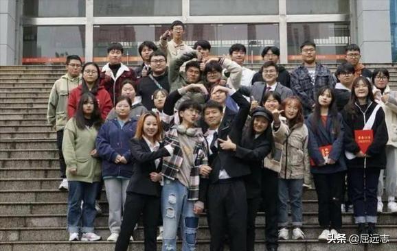 许家印在地产界有贡献吗,许家印2150亿蝉联地产首富