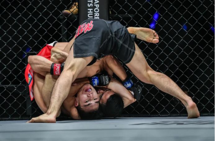 中日搏击对抗赛失控现场,中日对抗赛路人王日本输球后表现