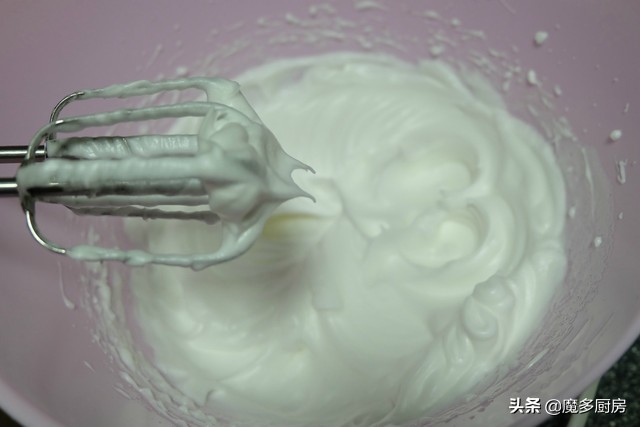 只用鸡蛋做蛋糕不用面粉无需烤箱,做蛋糕200克的面粉需要几个鸡蛋