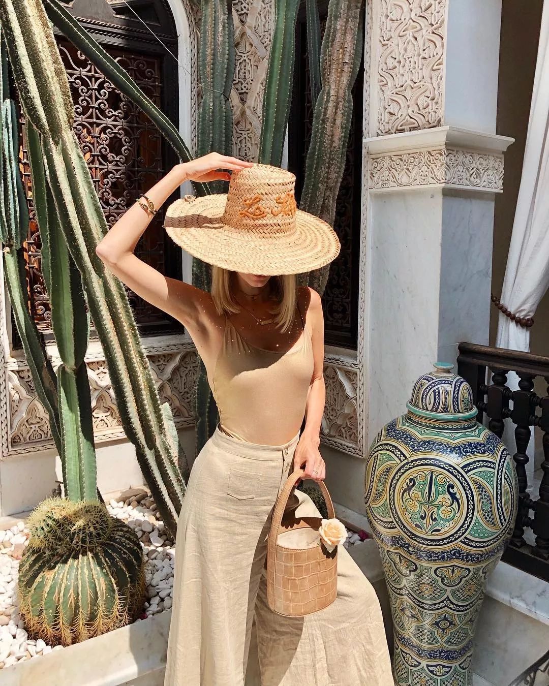 夏季穿亚麻的衣服好还是纯棉的好,亚麻面料夏天穿真的特别舒适透气