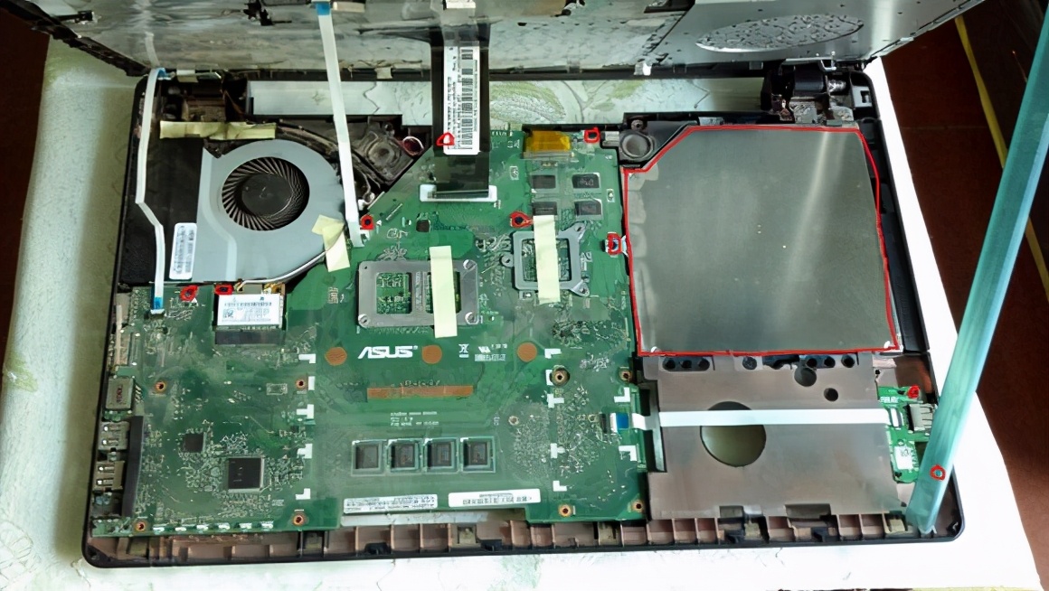 笔记本电脑一合盖就死机,笔记本电脑滋滋响然后死机