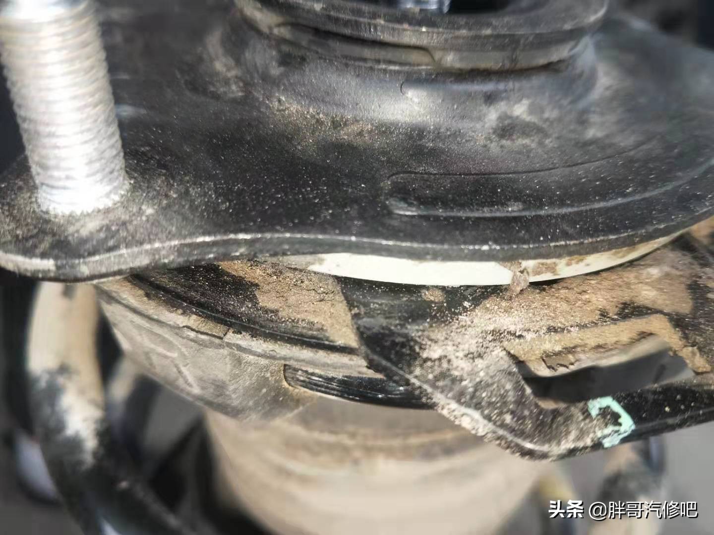 本田CRV底盘异响,crv有冬天减震器异响的毛病吗