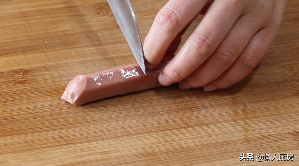 烤肠的最正宗制作过程视频,自制黑椒烤肠的做法