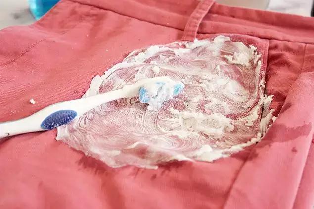 衣服被橘子汁弄脏了怎么办,新衣服沾上果汁怎么办