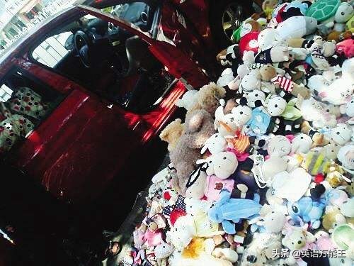 随着全国地摊经济的兴起,现在摆地摊卖什么最赚钱?