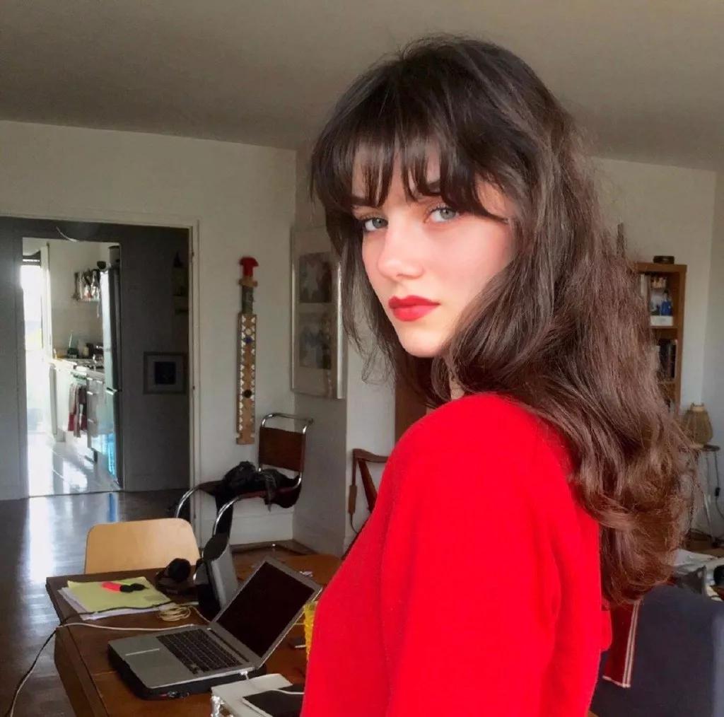 春日懒散头发怎么扎,低层次感中长发怎么打理