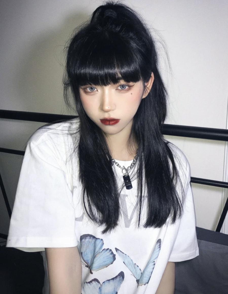 今年新出这4款发型洋气又显脸小,扎起来不秃头又不挡脸的发型