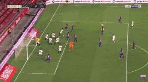 前锋客串门将并且做出精彩扑救,客串门将西甲