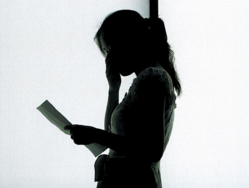 女性殴打高铁列车长,高铁殴打乘务员男子已被处罚