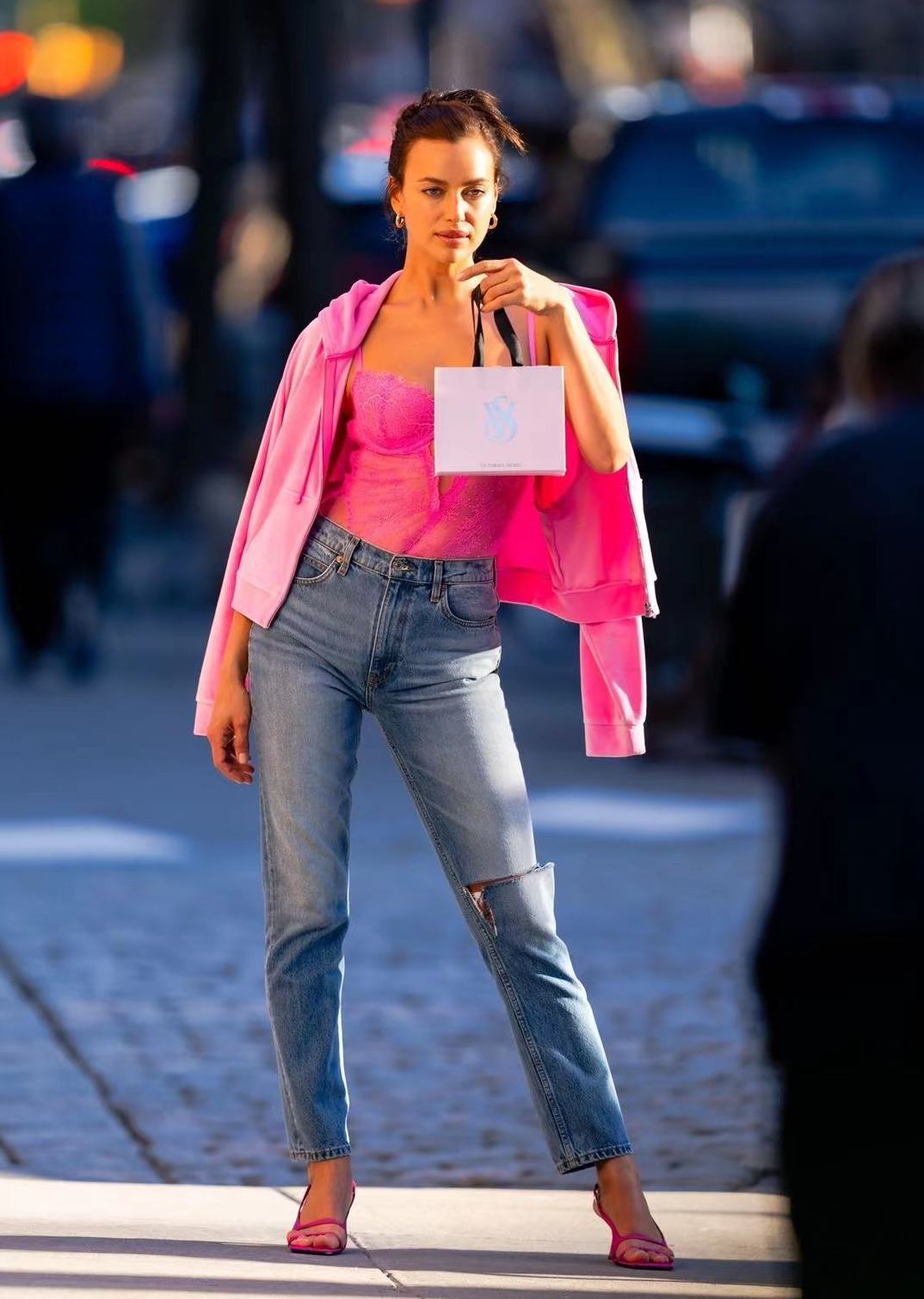 伊莲娜走秀穿搭,超模伊莲娜惊艳美图