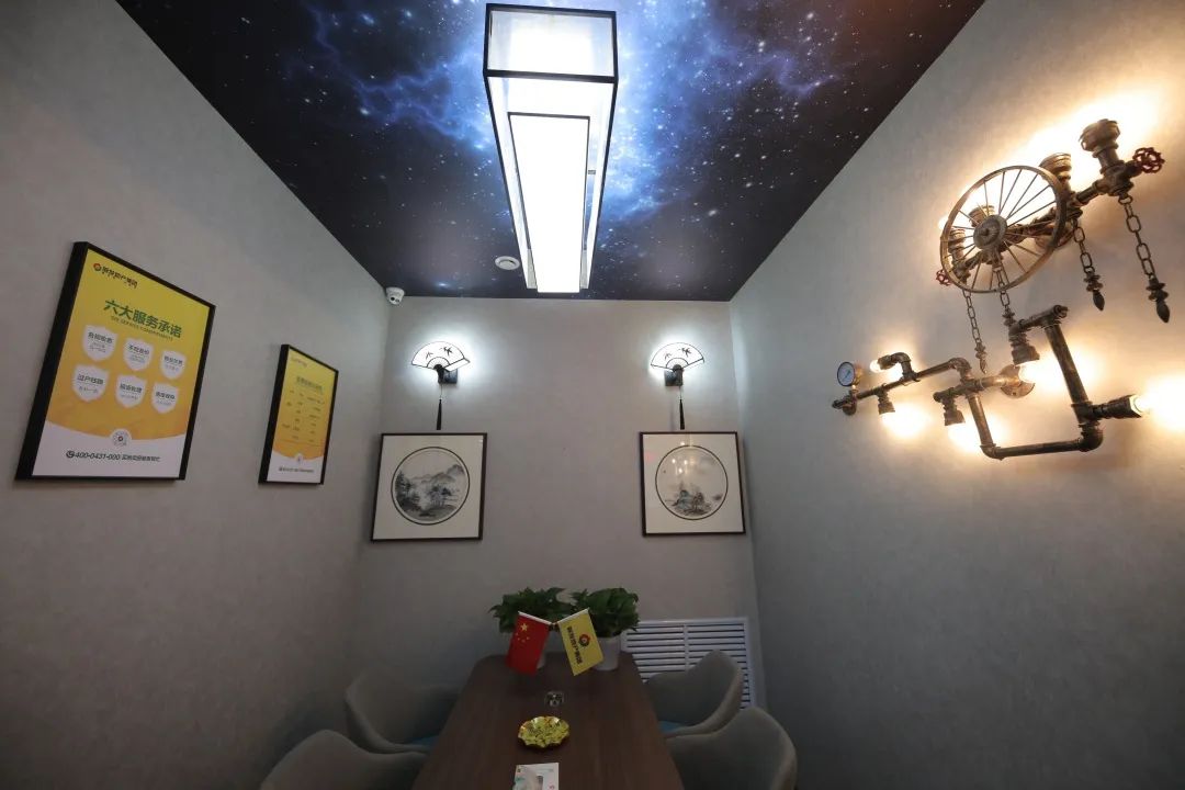 新发地产开大会,新发地产集团大合照