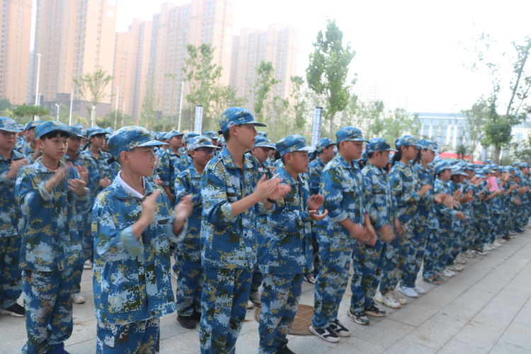 青春在磨砺中成长新高一军训,青春飞扬军训