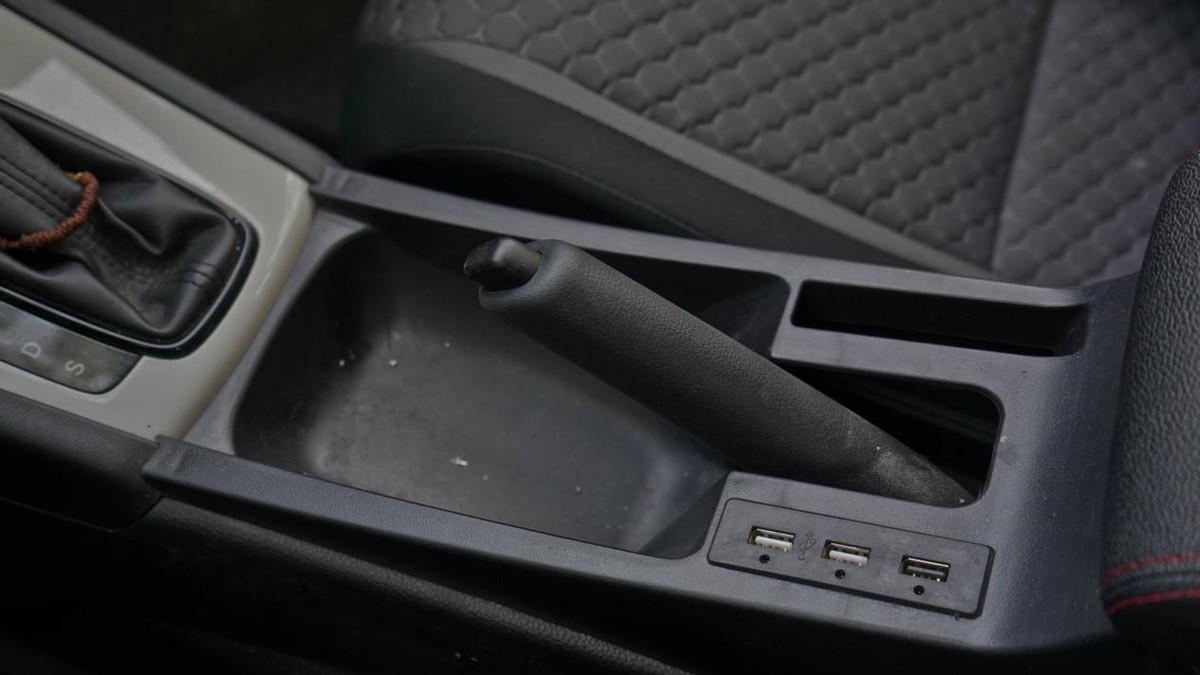 新版飞度空间,说一下04款飞度的空间